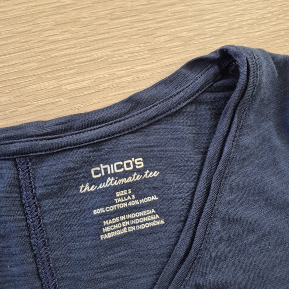 Chico's Deep Blue Size 3 Long Sleeve V-Neck Top - Picture 7 of 10